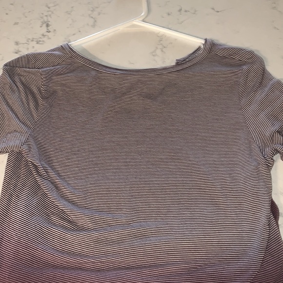 American Eagle Women’s XS Tee - Picture 3 of 4